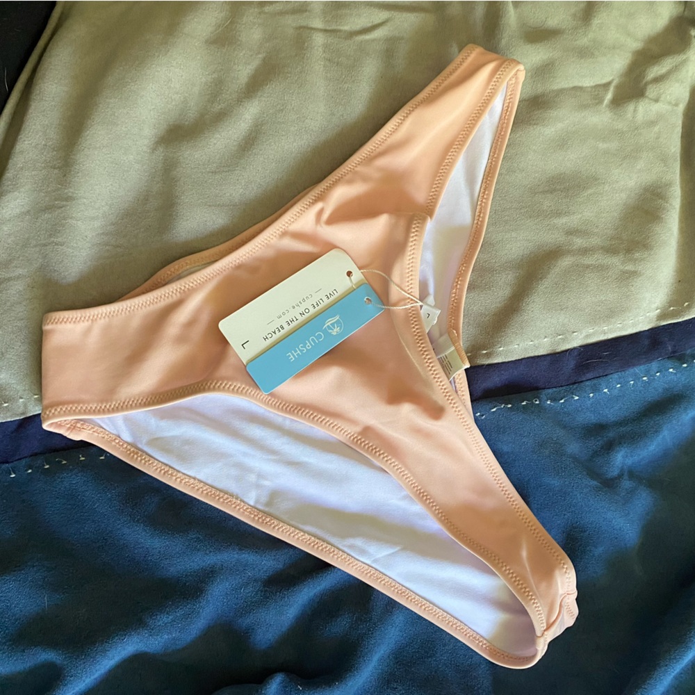 Cupshe Pale Pink/Peach Bikini Bottoms. NWT Size Large.